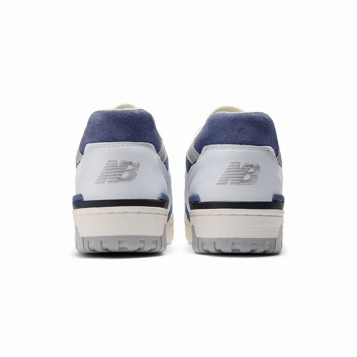 550 'White Navy' New Balance sneaker close-ups
