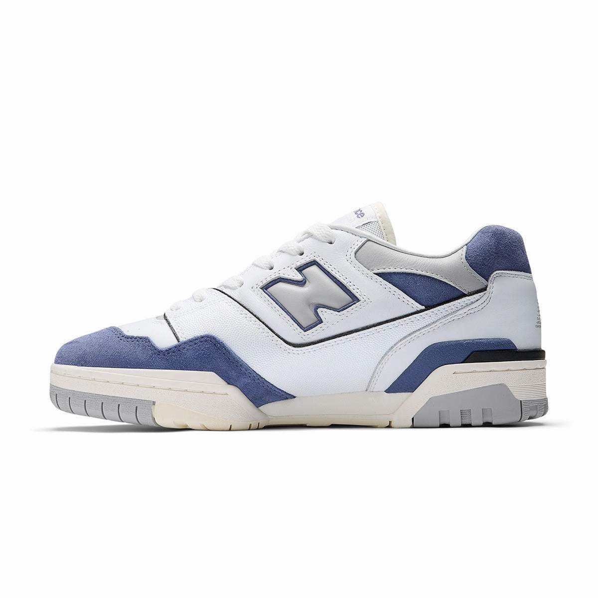 550 'White Navy' New Balance sneaker close-ups