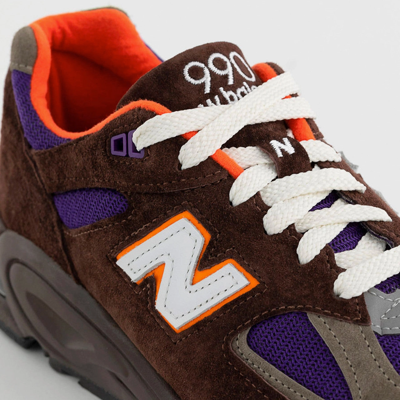 990v2 Nike Max 1 sneakers