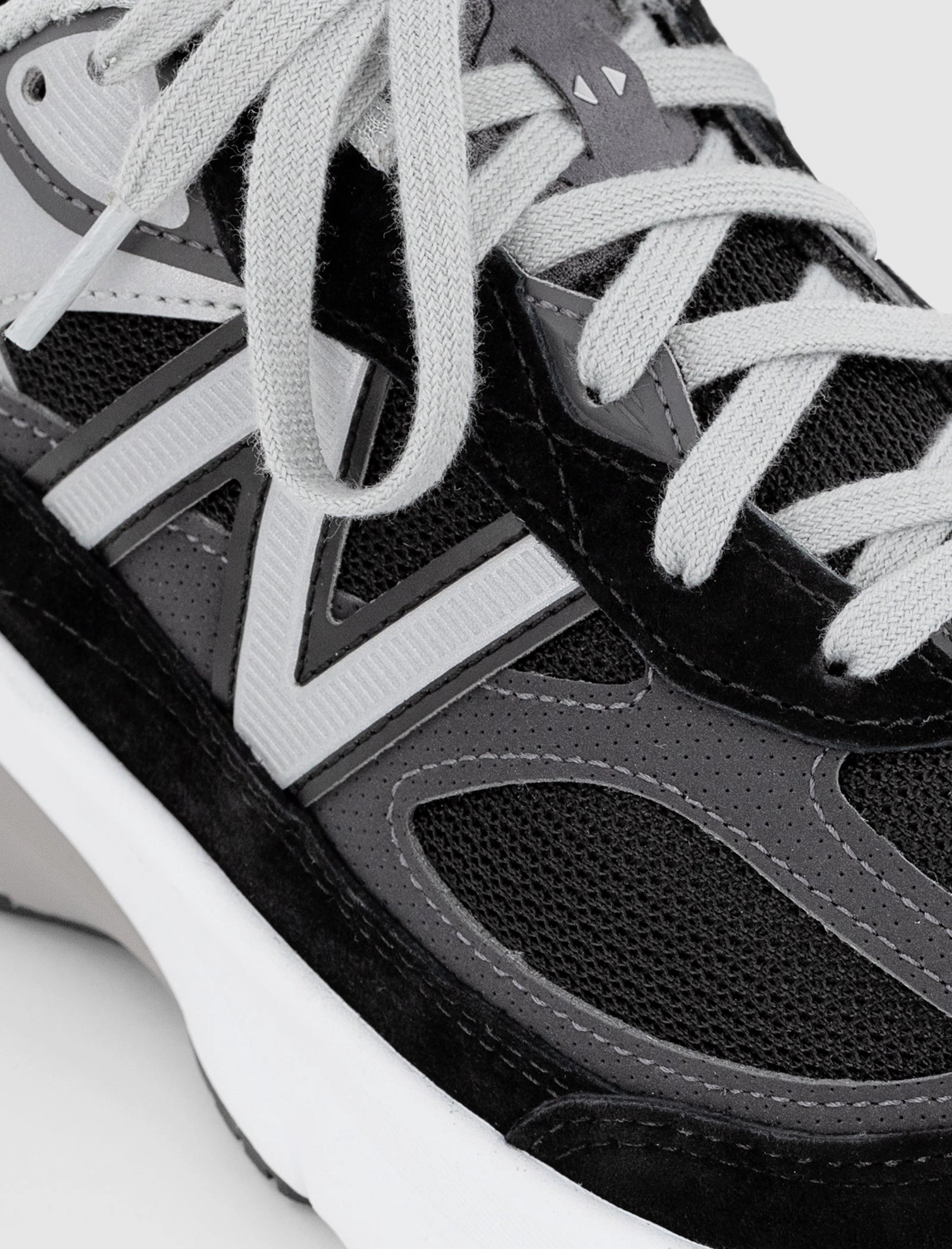 990V6 "BLACK/GREY" Nike Air Force One