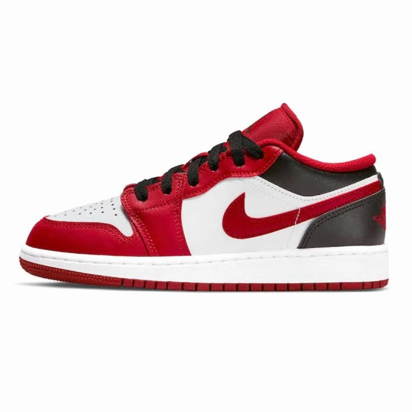 Air Jordan 1 Low GS Chicago Bulls Gym Red Black Air Jordan basketball shoes with classic look