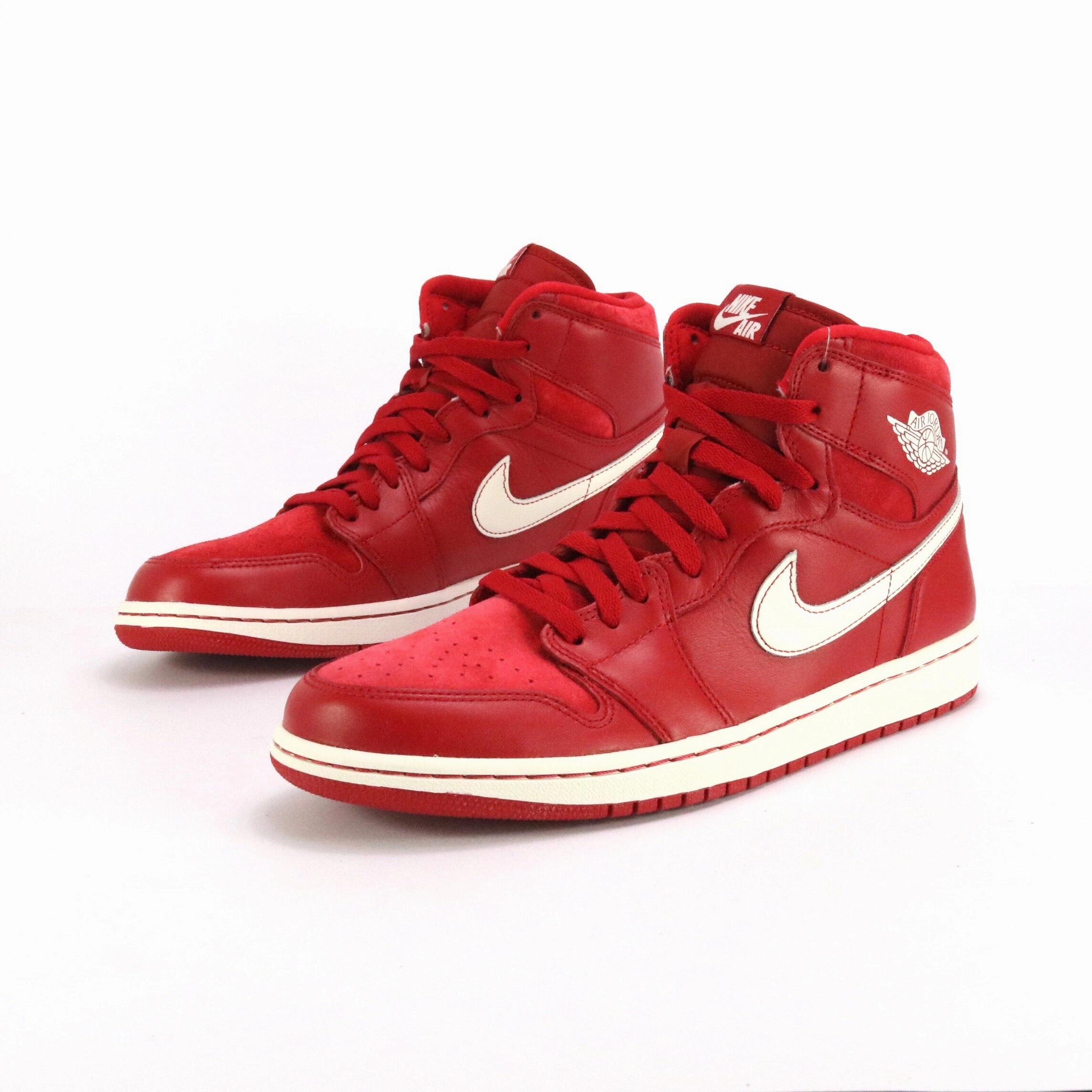 Air Jordan 1 Retro 'Gym Red' Gym Red Sail Air Jordan retro sneakers for street style