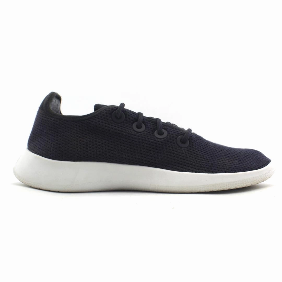 Allbirds Tree Runners - LIMITED EDITION: Dark Black (White Sole) EX sleek everyday shoe design