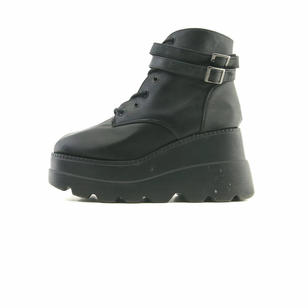 AMERICAN BRAND . classic styled shoe imagery