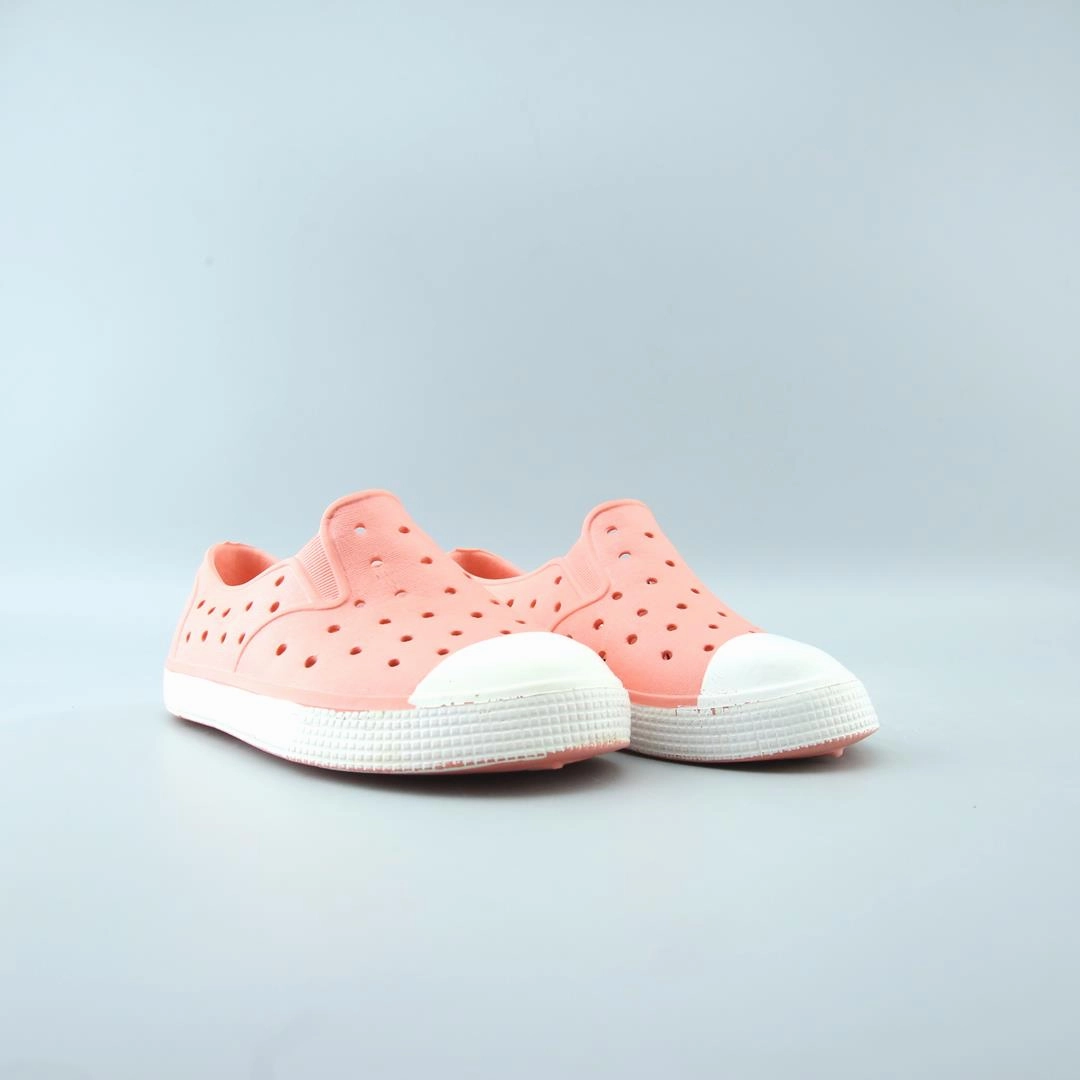 AMERICAN BRAND . classic styled shoe imagery