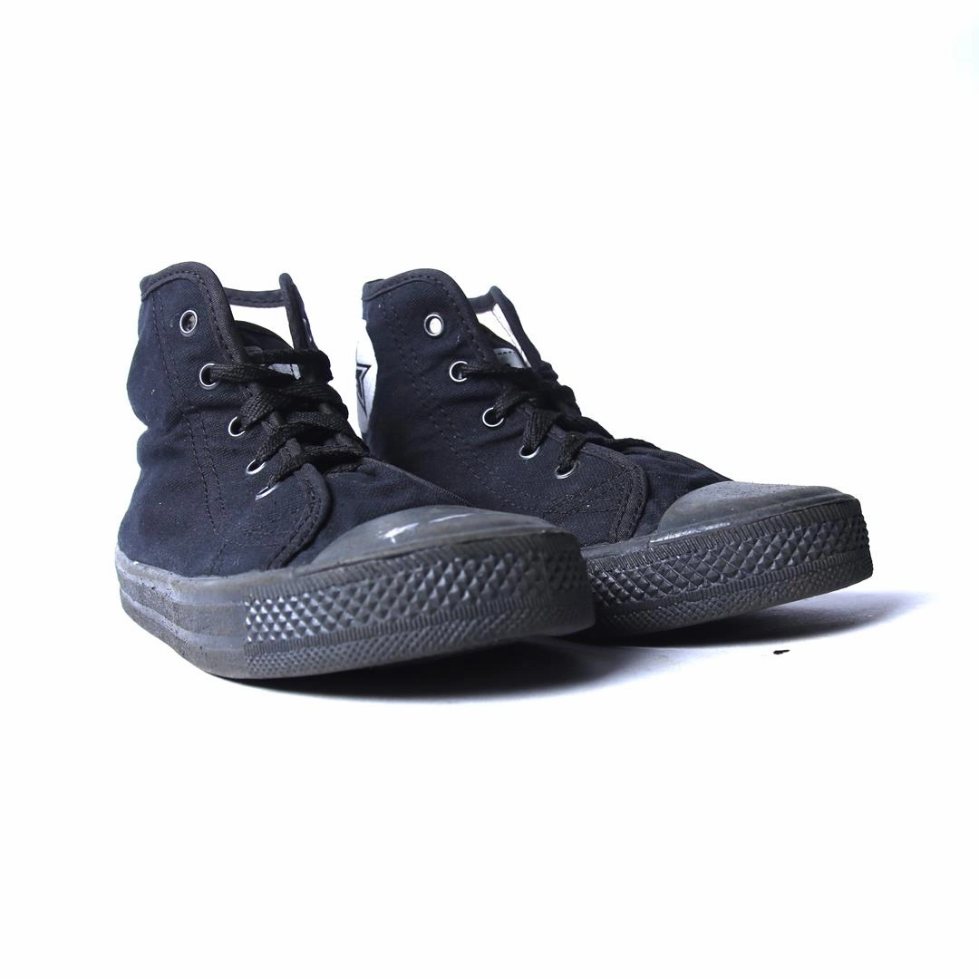 AMERICAN BRAND . classic styled shoe imagery