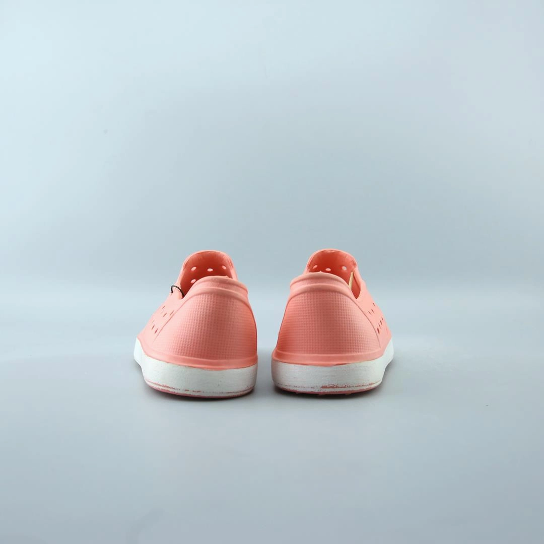 AMERICAN BRAND . classic styled shoe imagery