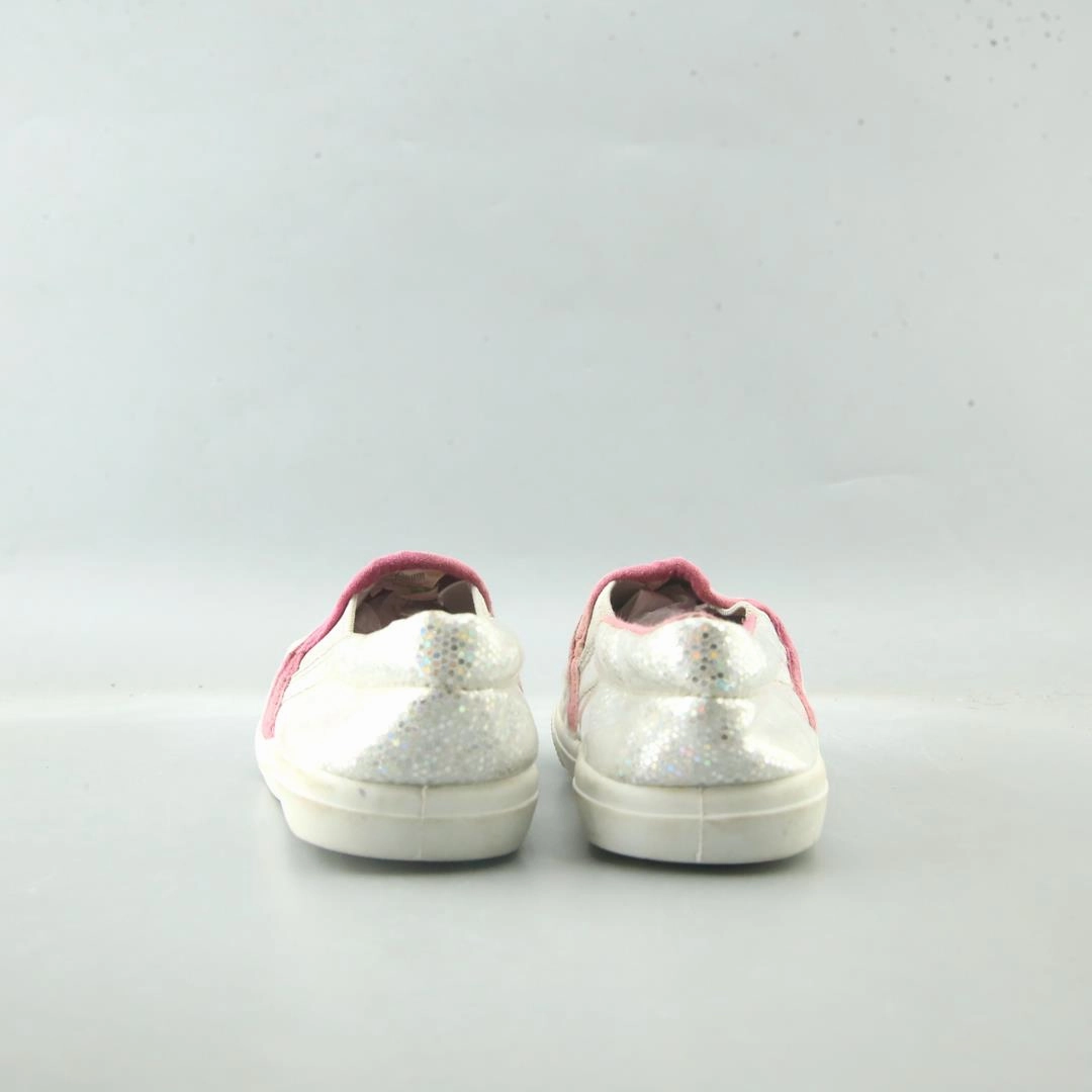 AMERICAN BRAND . classic styled shoe imagery