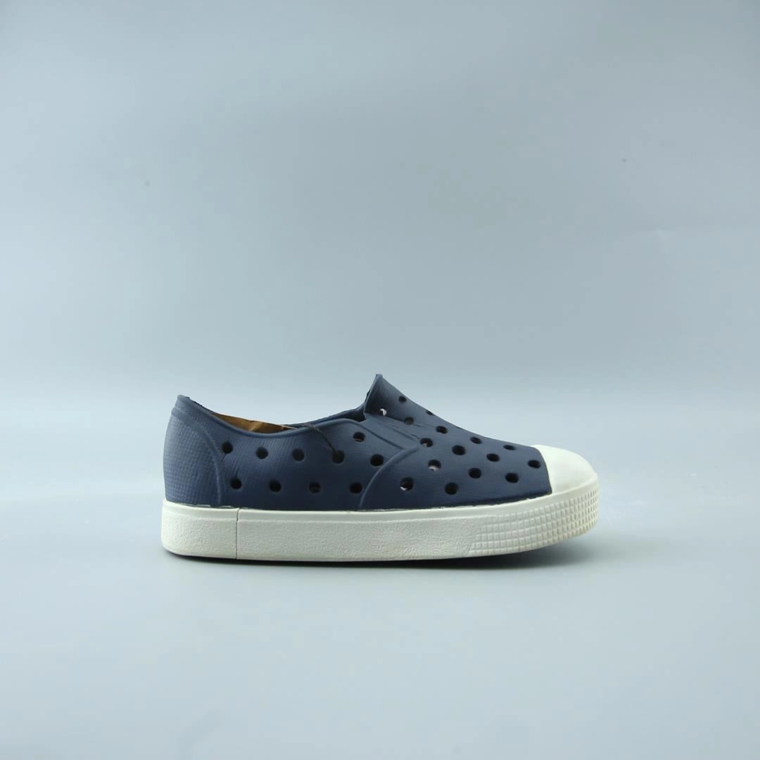 AMERICAN BRAND . classic styled shoe imagery