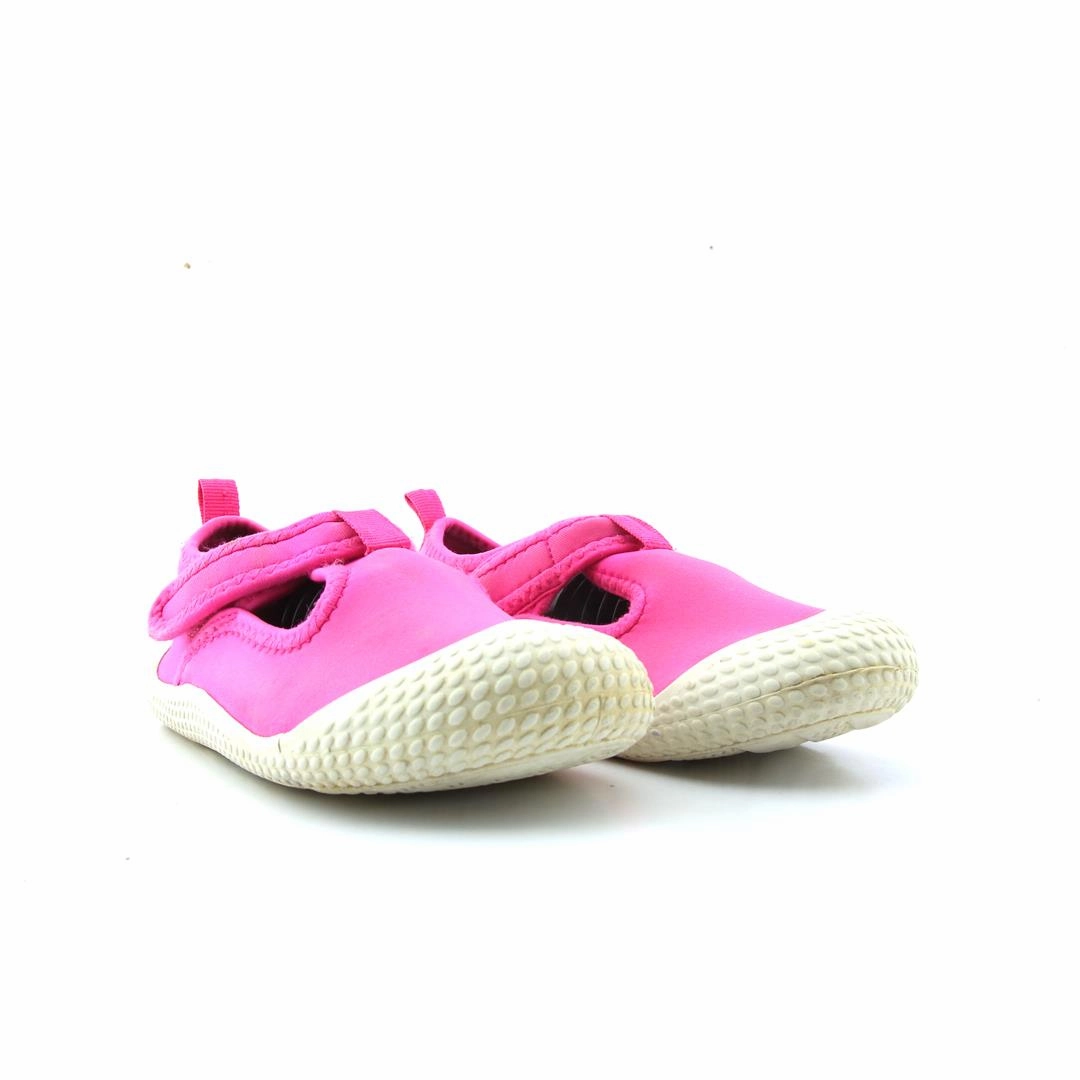 AMERICAN BRAND . classic styled shoe imagery