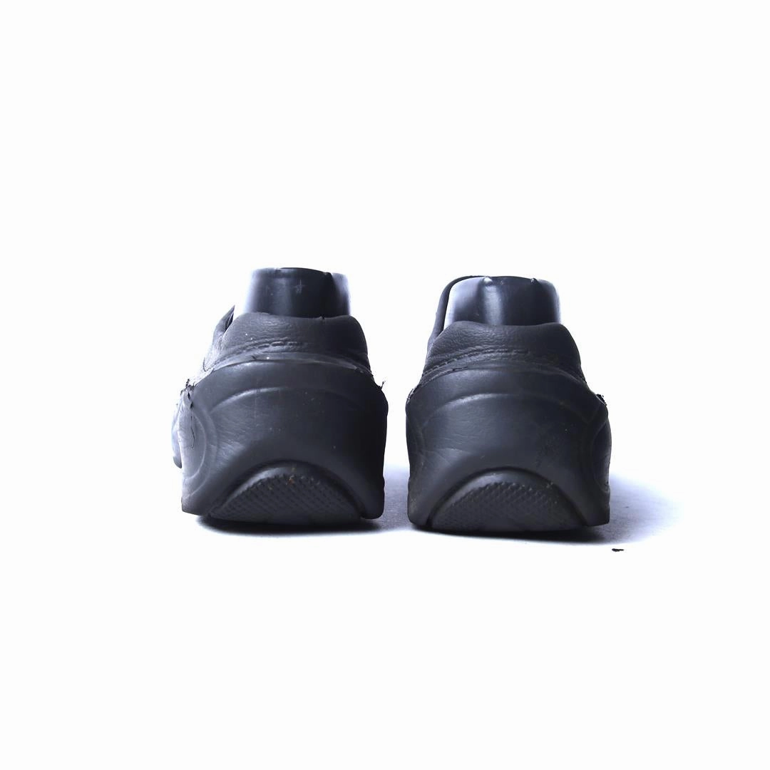 AMERICAN BRAND . classic styled shoe imagery