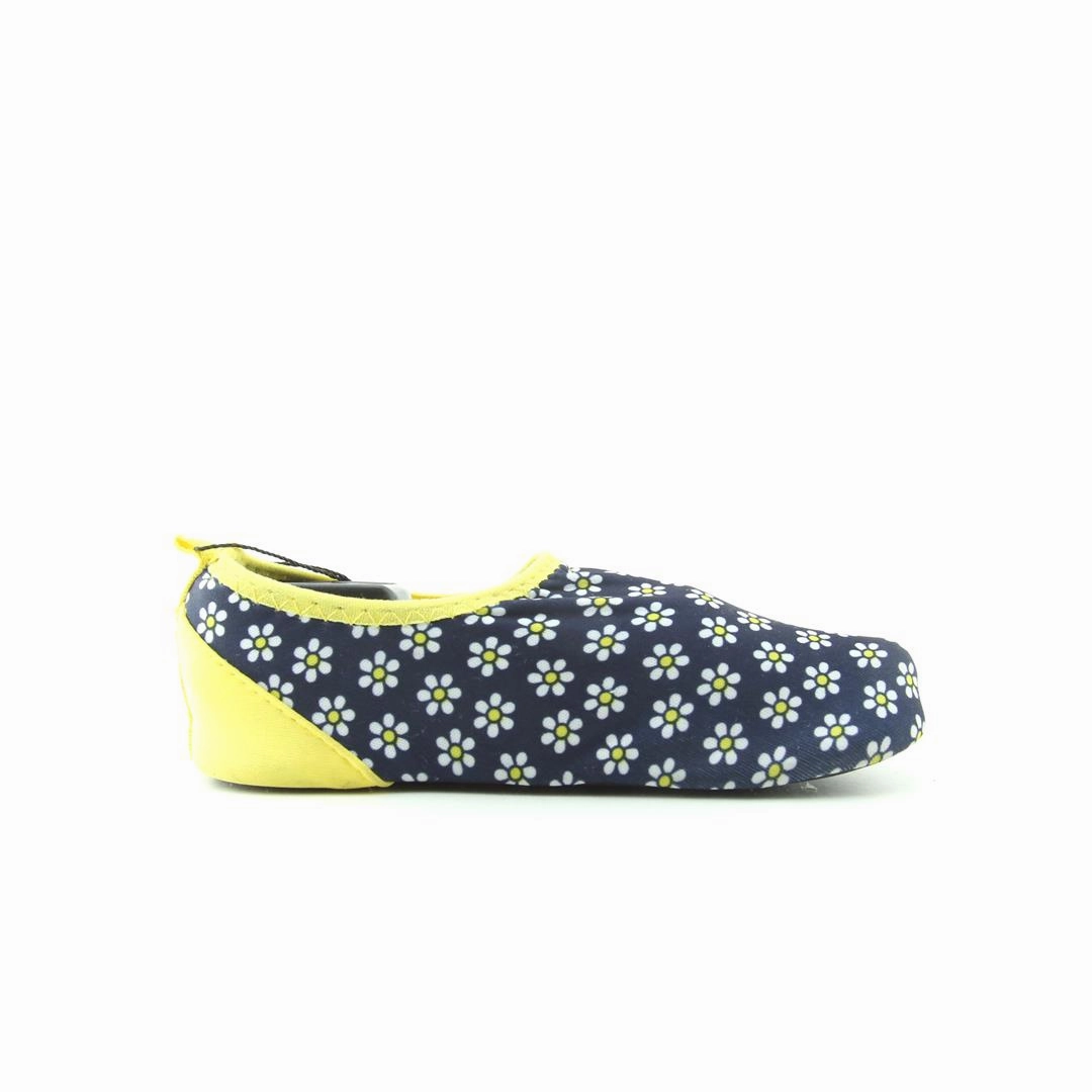 AMERICAN BRAND . classic styled shoe imagery