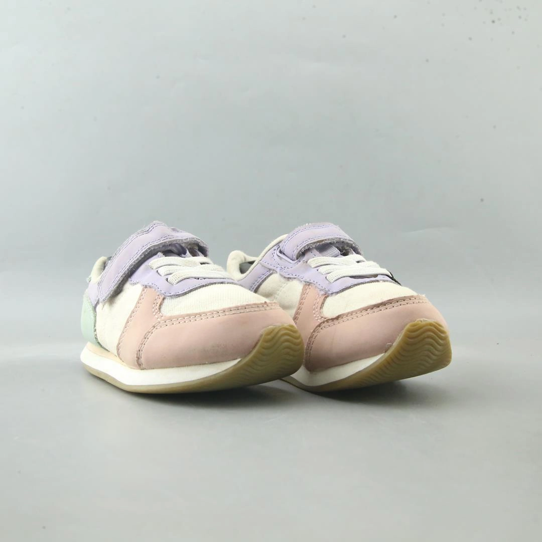 AMERICAN BRAND , classic styled shoe imagery