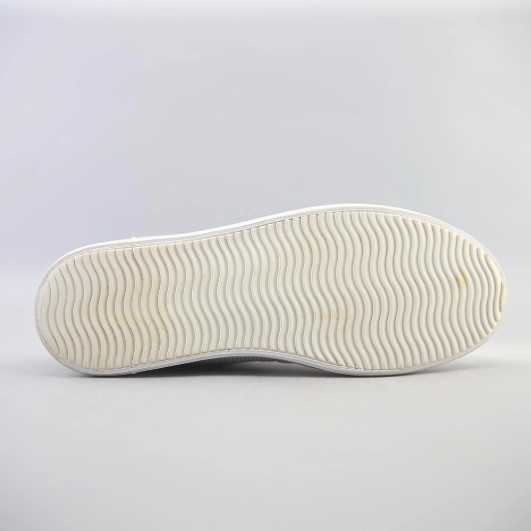 AMERICAN BRAND . classic styled shoe imagery