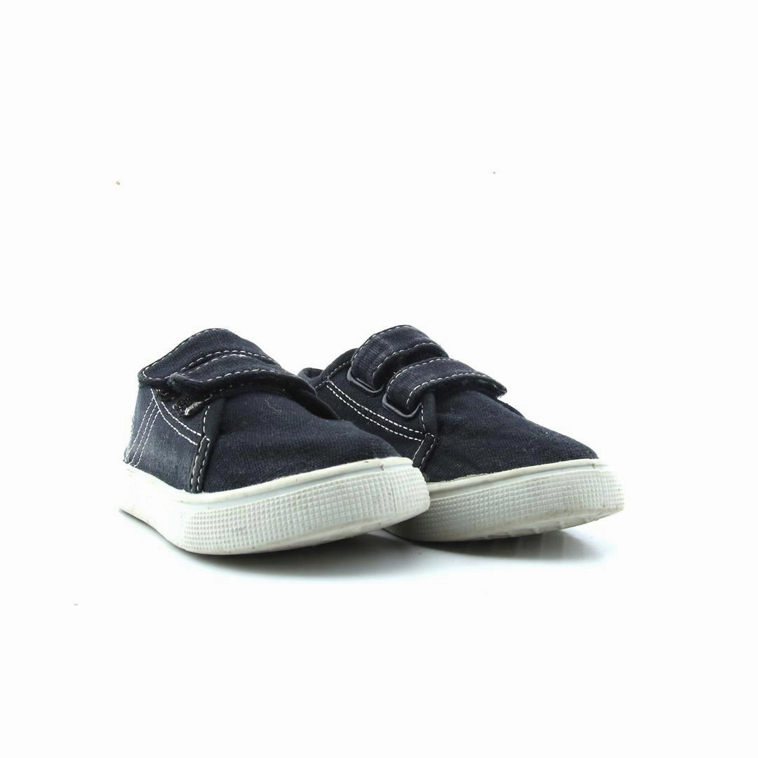 AMERICAN BRAND . classic styled shoe imagery