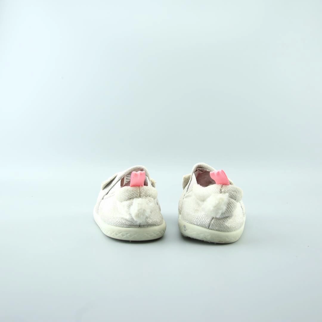 AMERICAN BRAND . classic styled shoe imagery