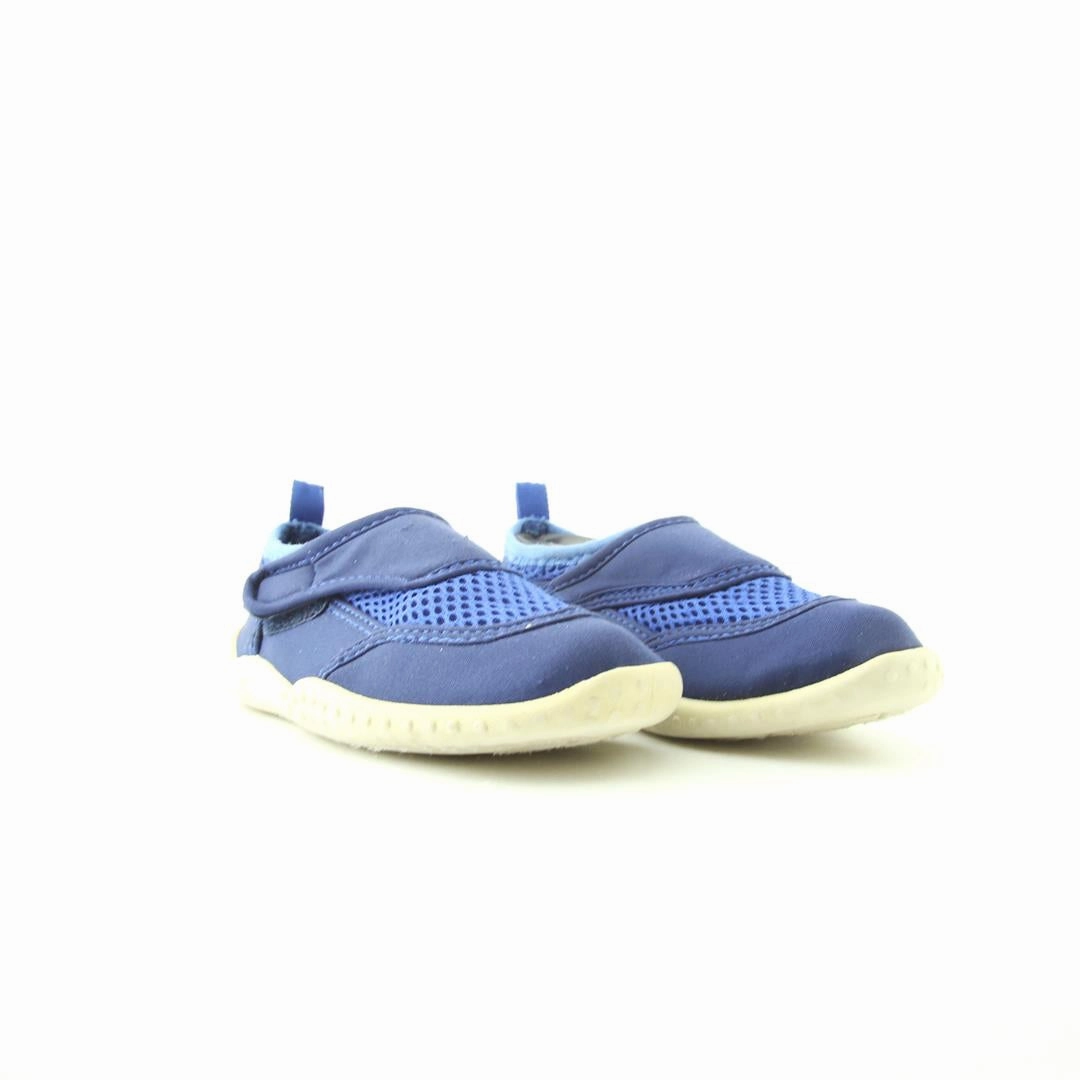 AMERICAN BRAND . classic styled shoe imagery