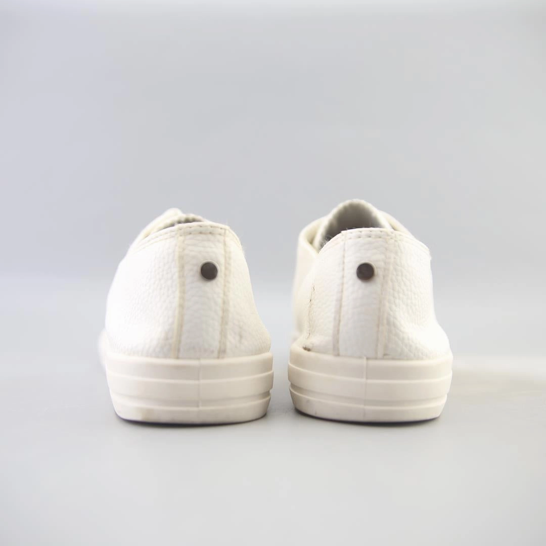 AMERICAN BRAND . classic styled shoe imagery