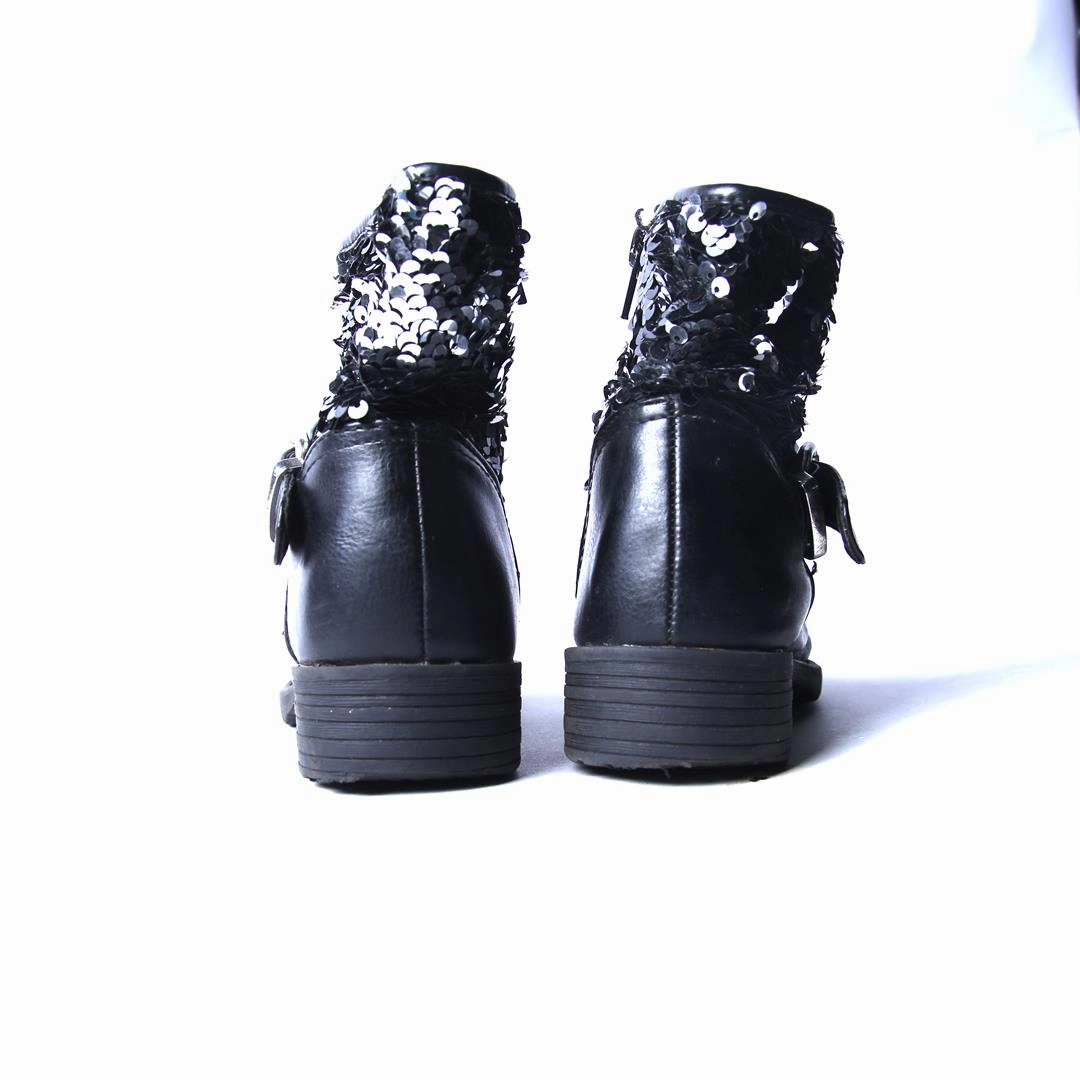 AMERICAN BRAND . classic styled shoe imagery