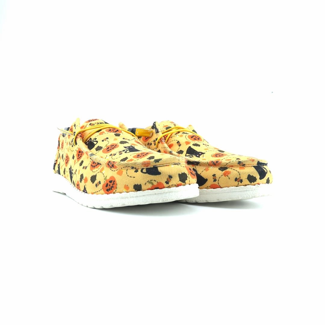 AMERICAN BRAND . classic styled shoe imagery
