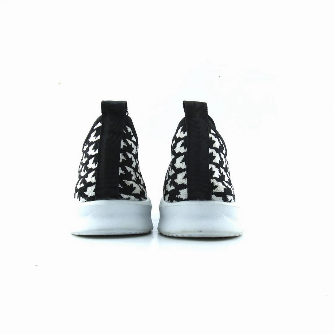 AMERICAN BRAND . classic styled shoe imagery
