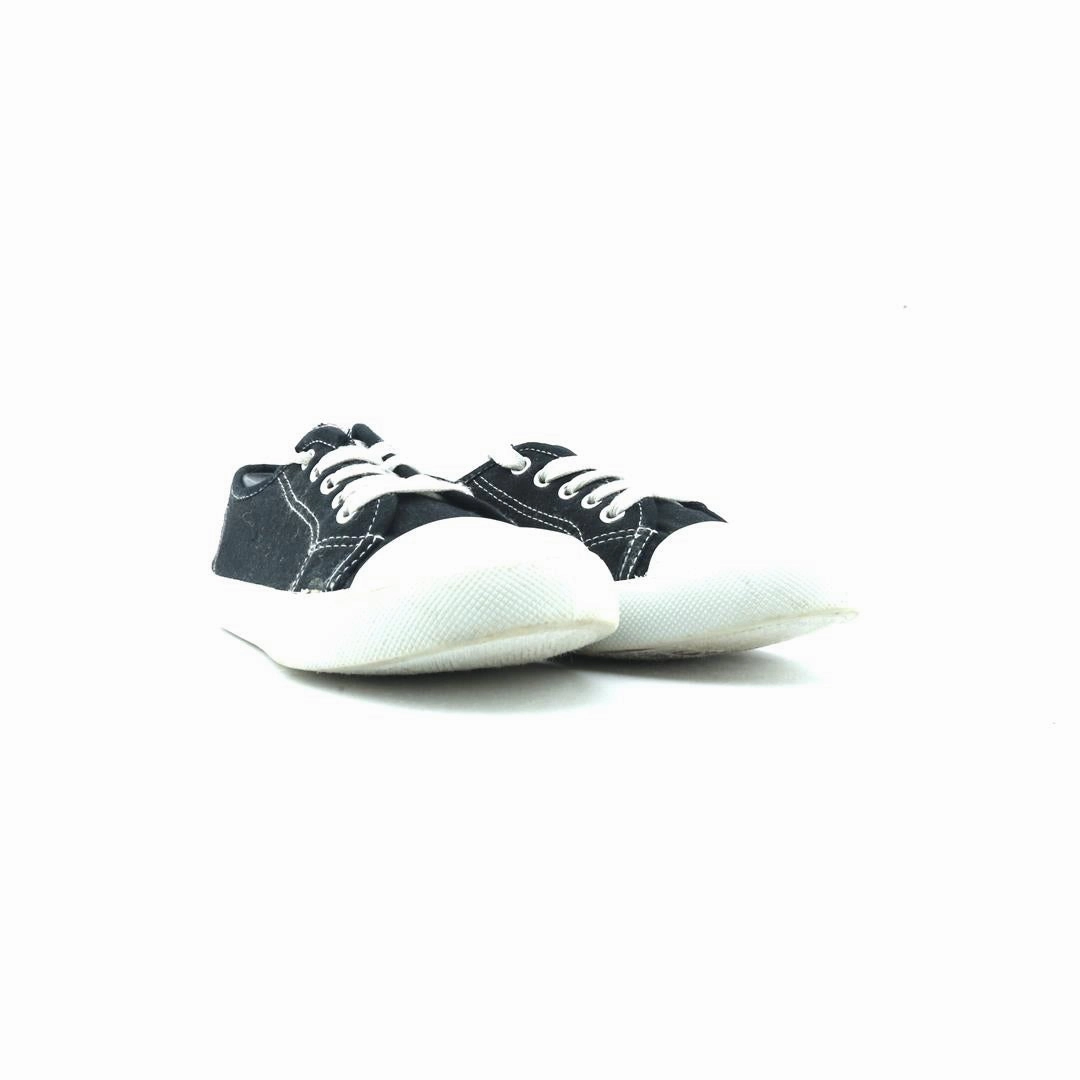 AMERICAN BRAND . classic styled shoe imagery