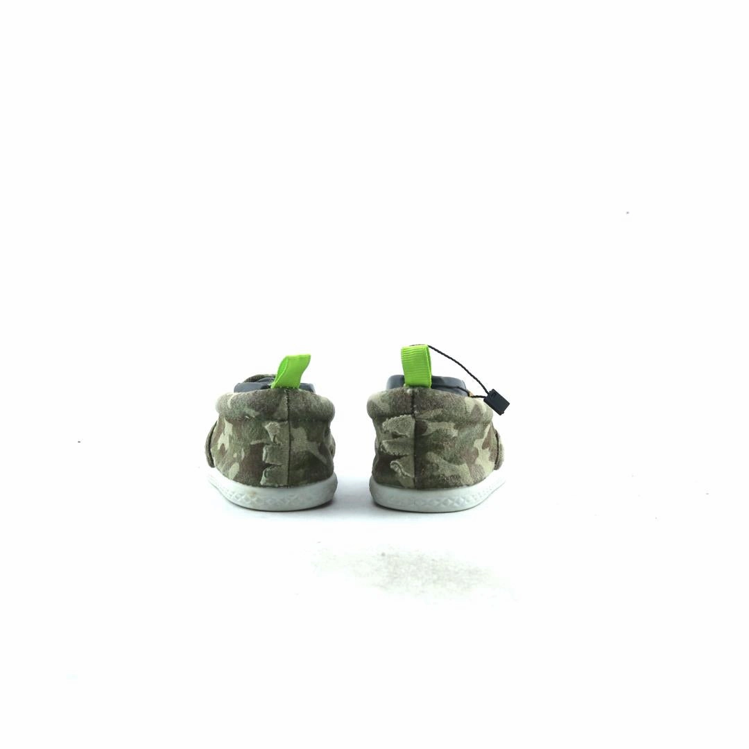 AMERICAN BRAND . classic styled shoe imagery