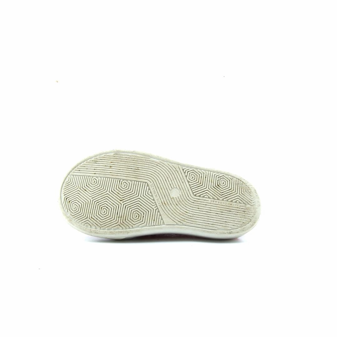 AMERICAN BRAND . classic styled shoe imagery