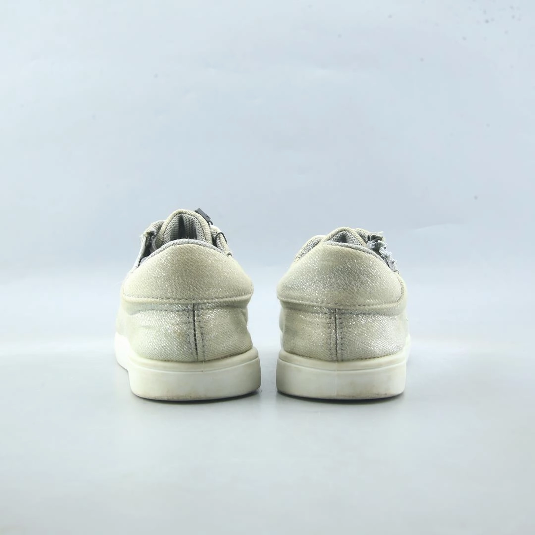 AMERICAN BRAND . classic styled shoe imagery