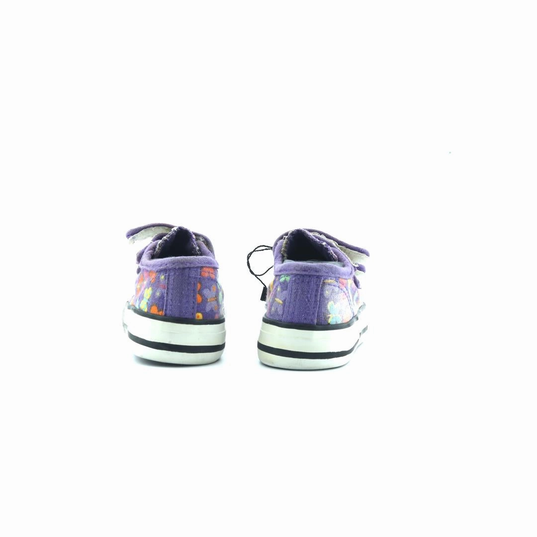 AMERICAN BRAND . classic styled shoe imagery