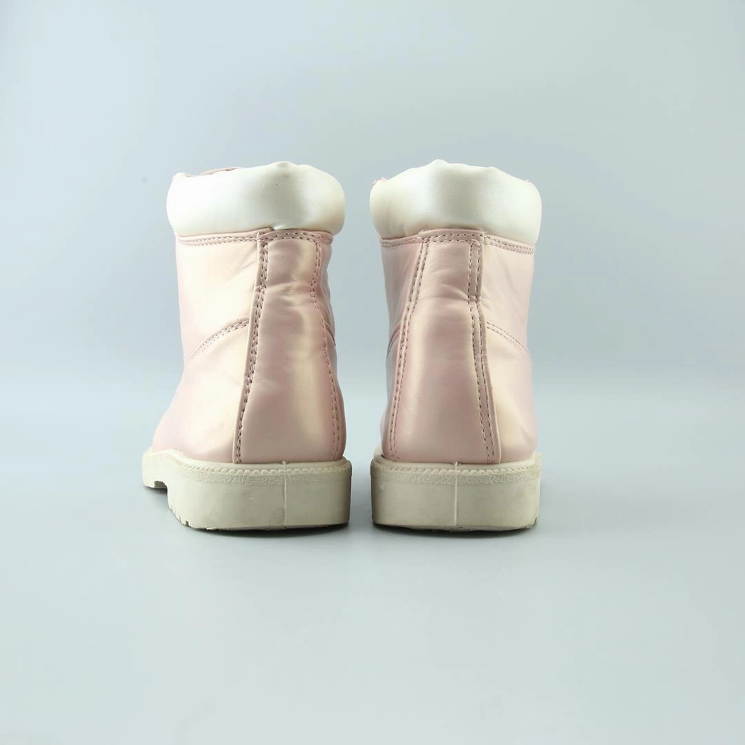AMERICAN BRAND . classic styled shoe imagery
