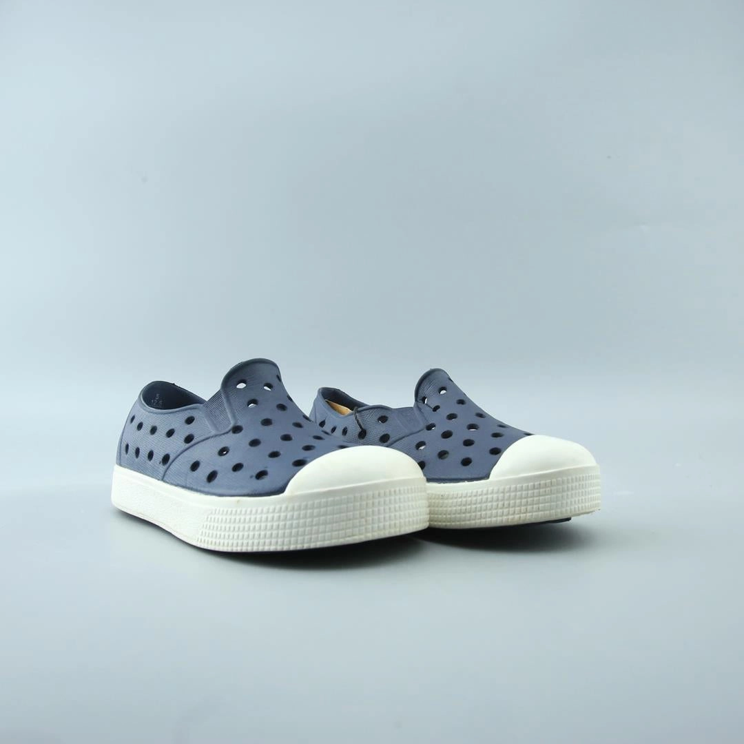 AMERICAN BRAND . classic styled shoe imagery