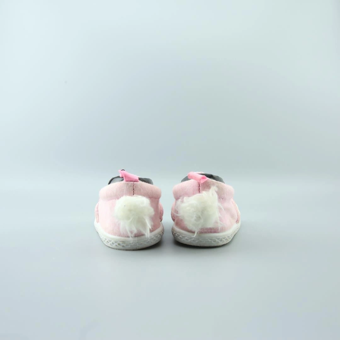AMERICAN BRAND . classic styled shoe imagery