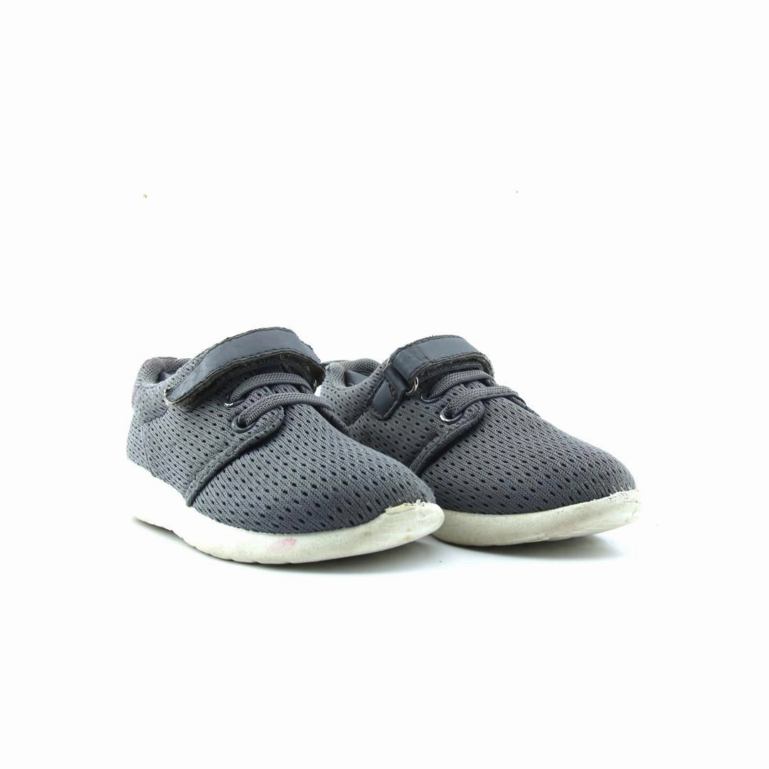 AMERICAN BRAND . classic styled shoe imagery