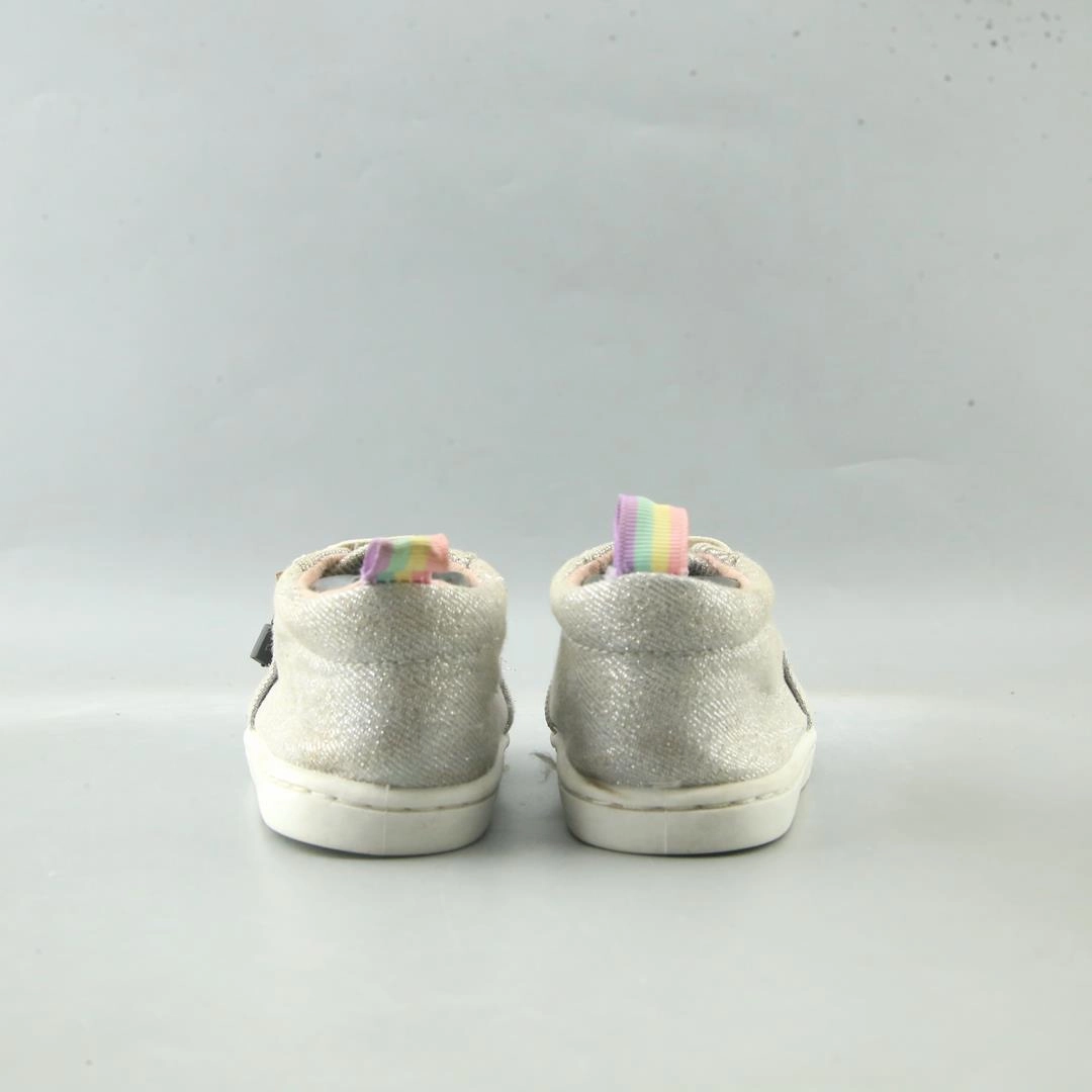 AMERICAN BRAND . classic styled shoe imagery