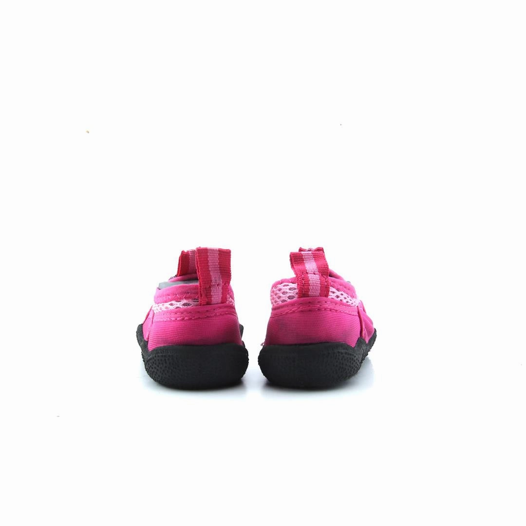 AMERICAN BRAND . classic styled shoe imagery