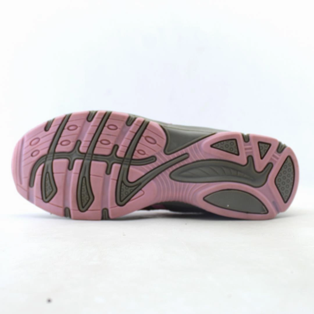 AMERICAN BRAND . classic styled shoe imagery