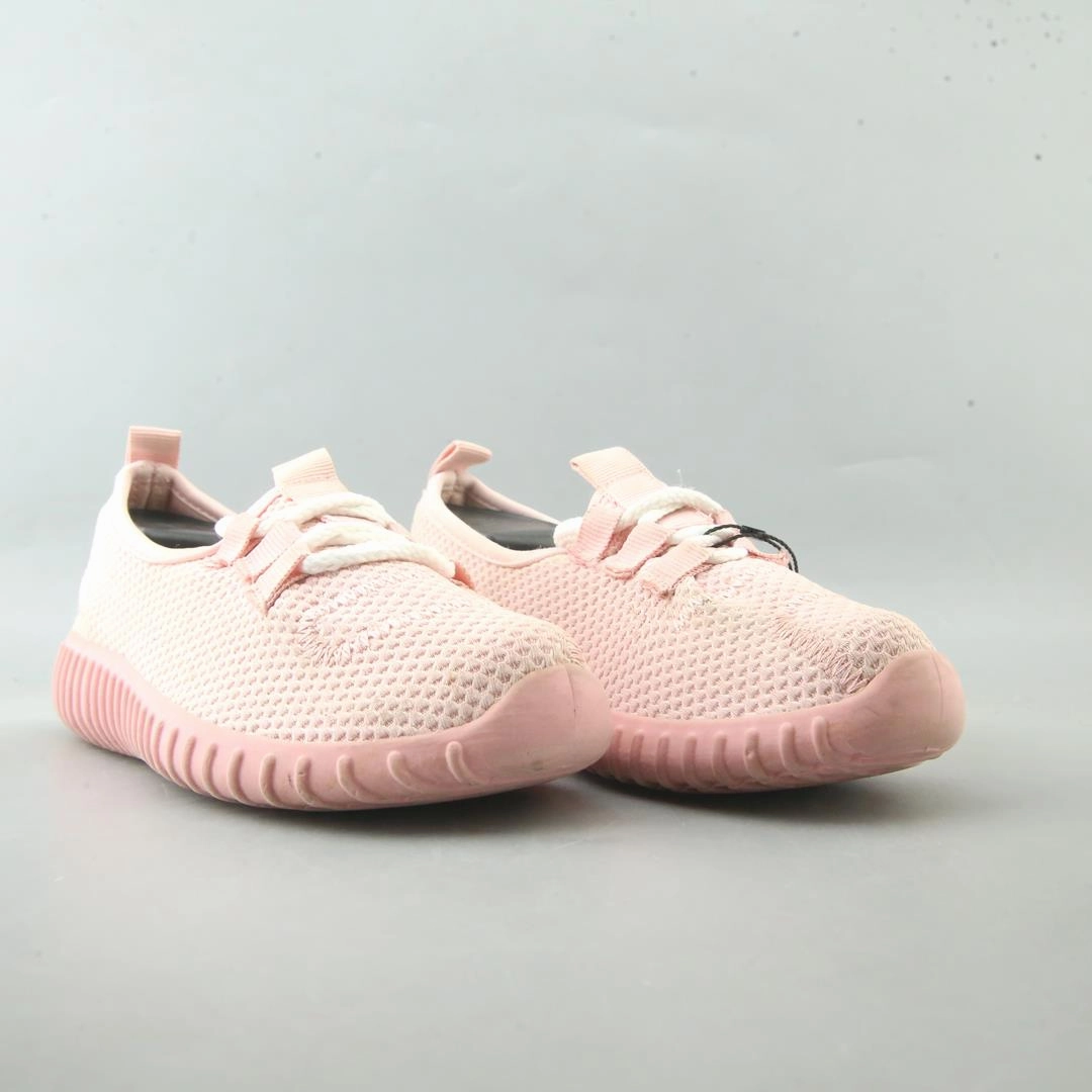 AMERICAN BRAND . classic styled shoe imagery