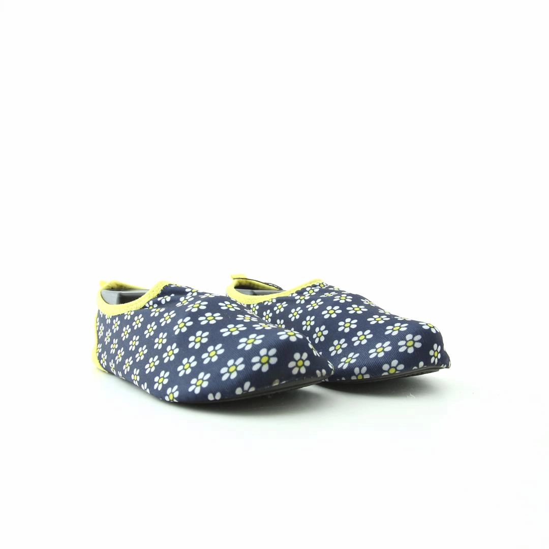 AMERICAN BRAND . classic styled shoe imagery