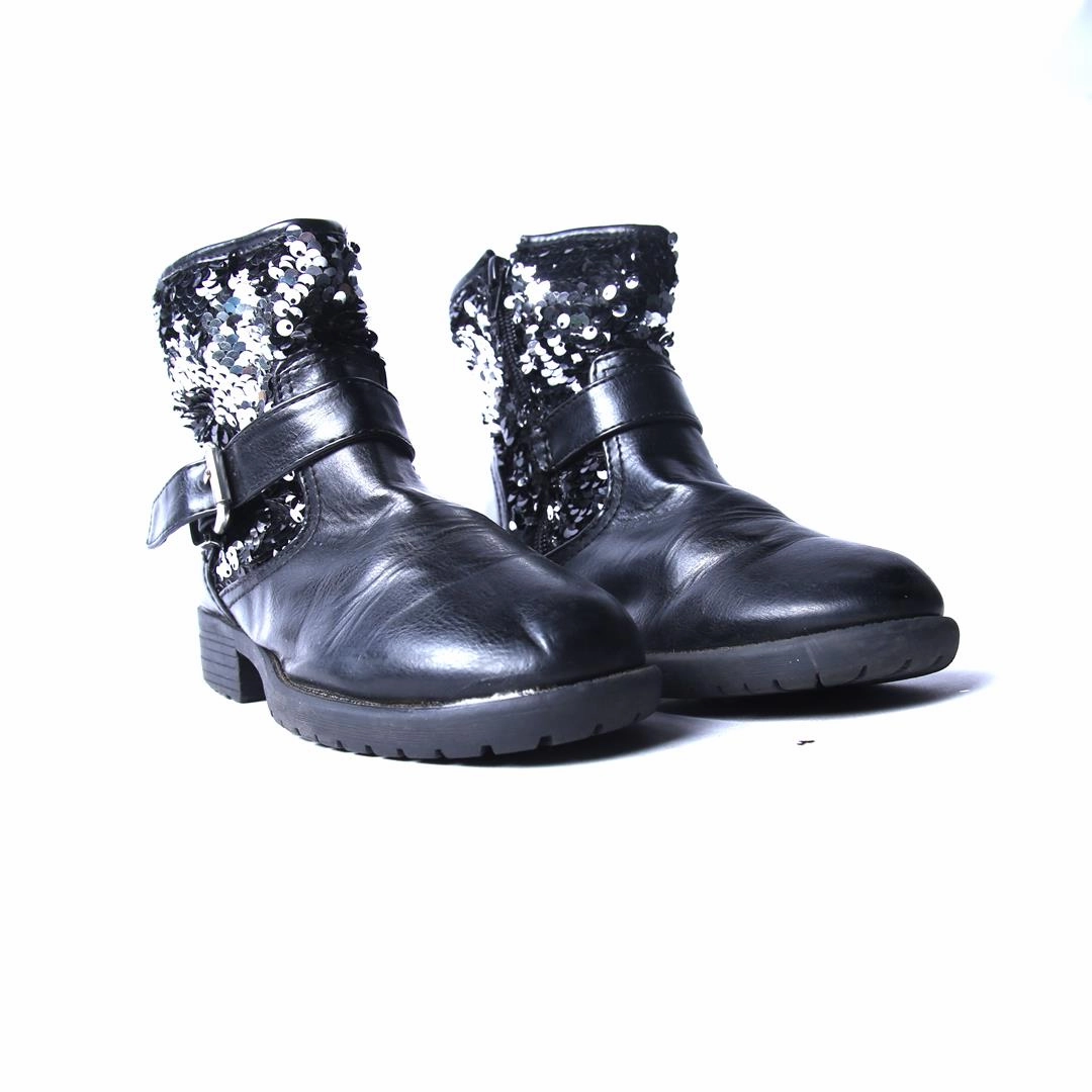 AMERICAN BRAND . classic styled shoe imagery