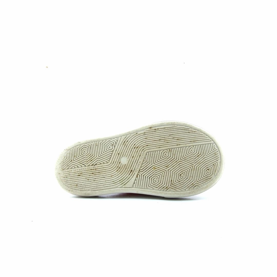 AMERICAN BRAND . classic styled shoe imagery