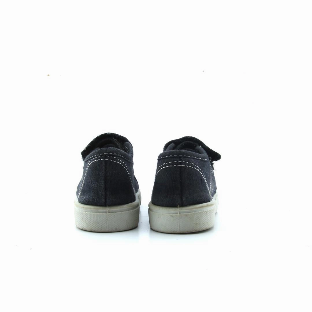 AMERICAN BRAND . classic styled shoe imagery