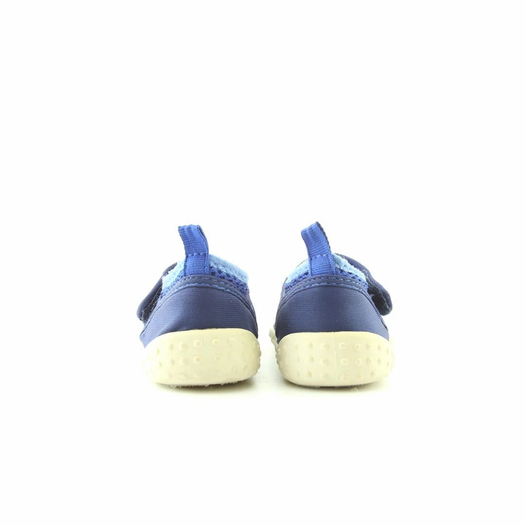 AMERICAN BRAND . classic styled shoe imagery