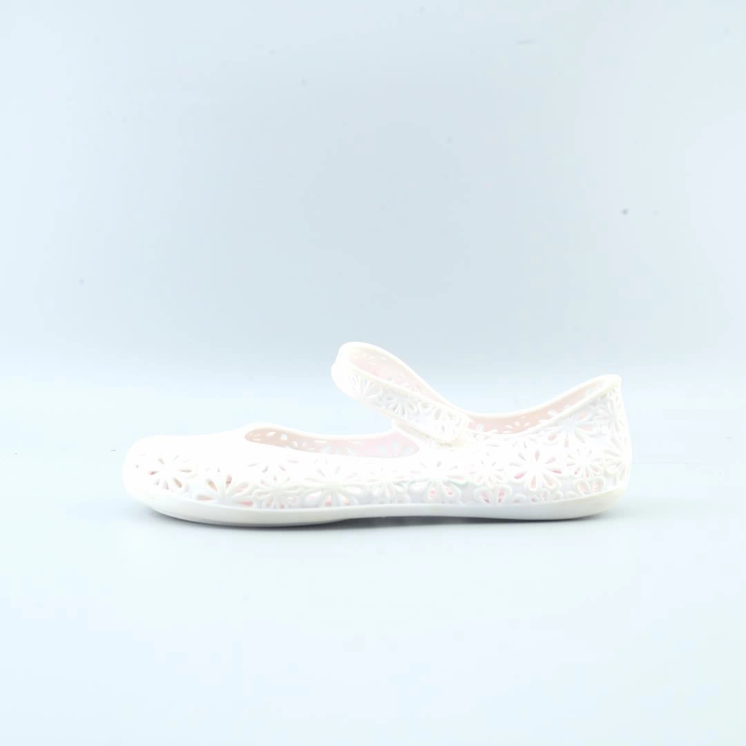 AMERICAN BRAND . classic styled shoe imagery