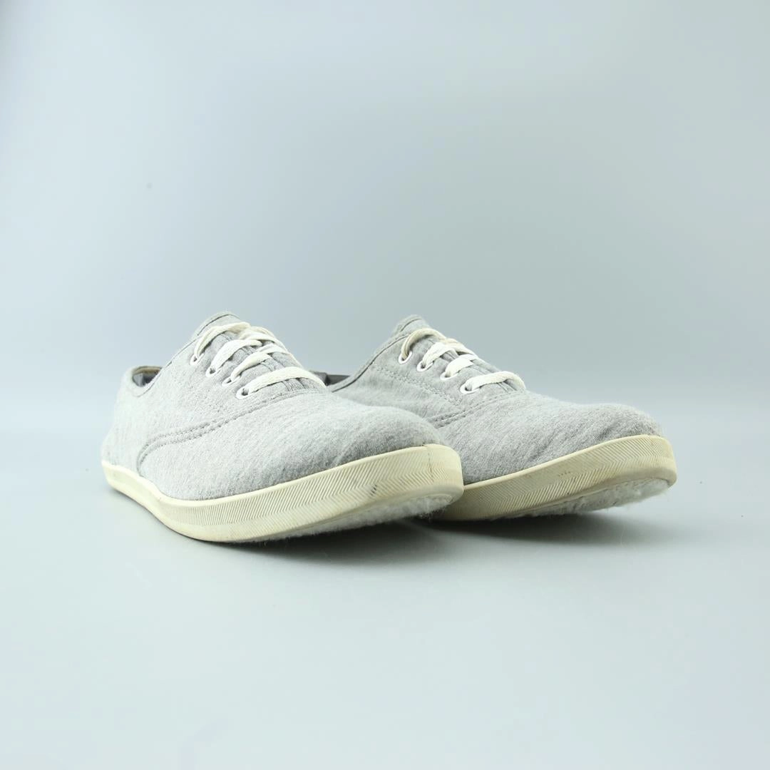 AMERICAN BRAND . classic styled shoe imagery