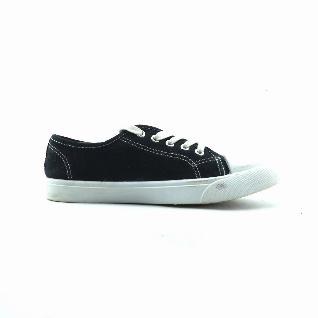 AMERICAN BRAND . classic styled shoe imagery