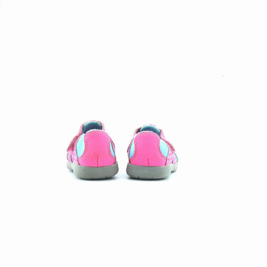 AMERICAN BRAND . classic styled shoe imagery