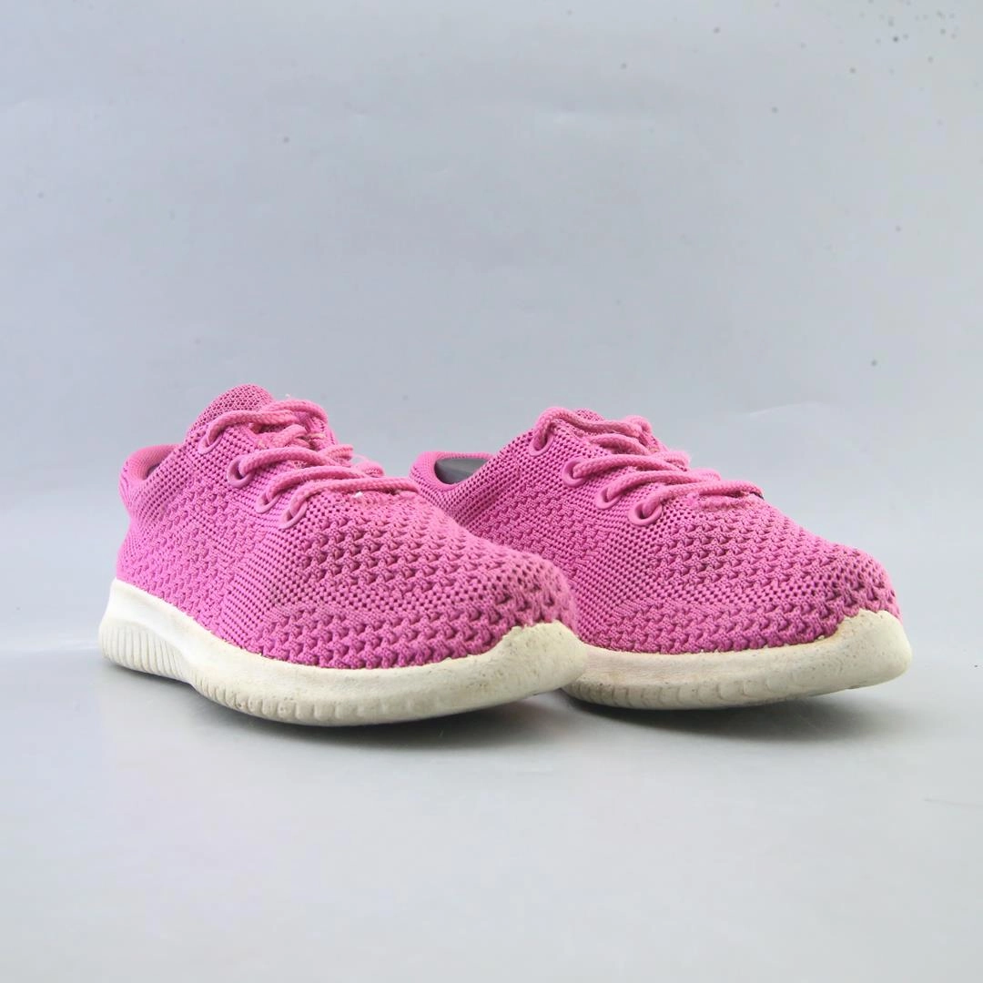 AMERICAN BRAND . classic styled shoe imagery