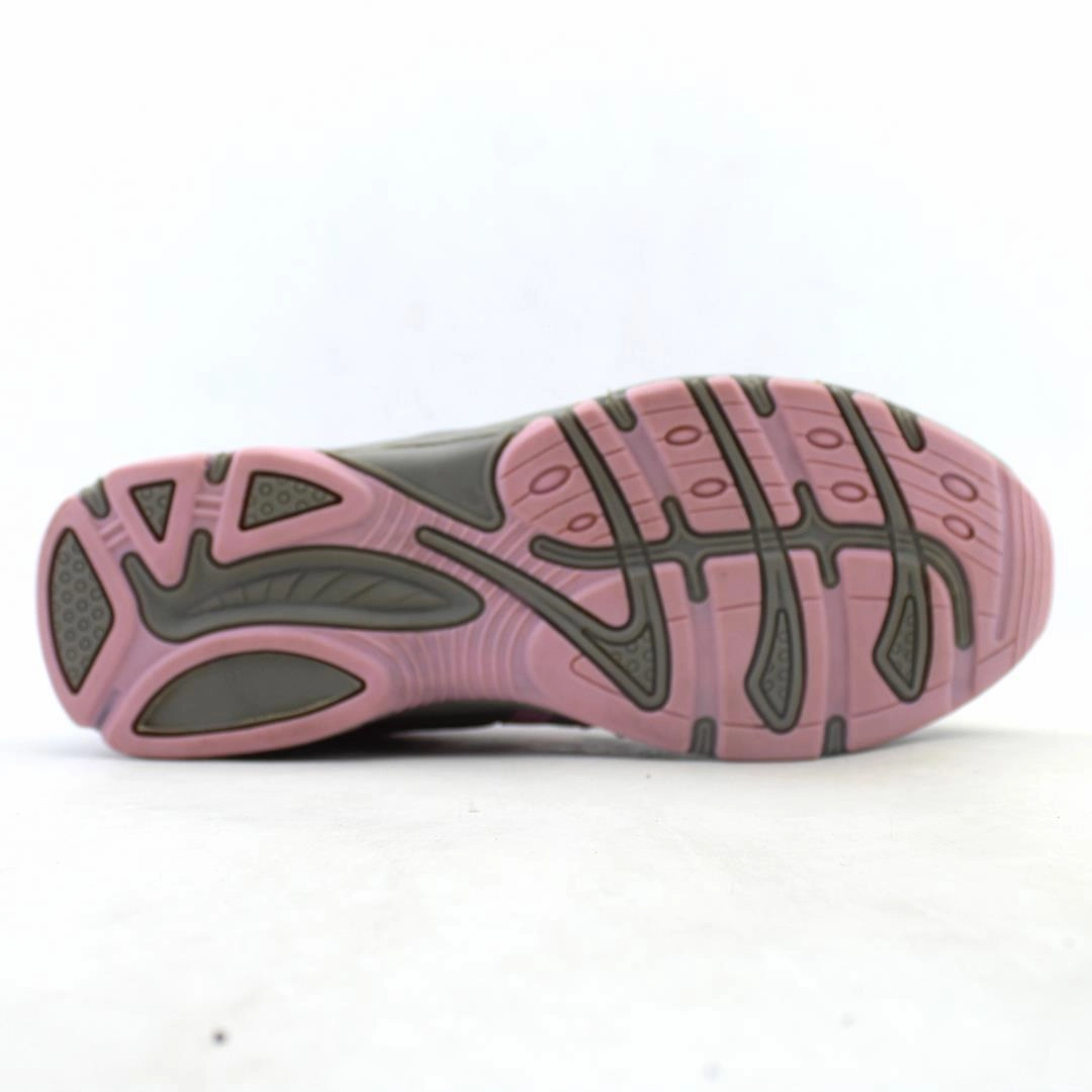 AMERICAN BRAND . classic styled shoe imagery