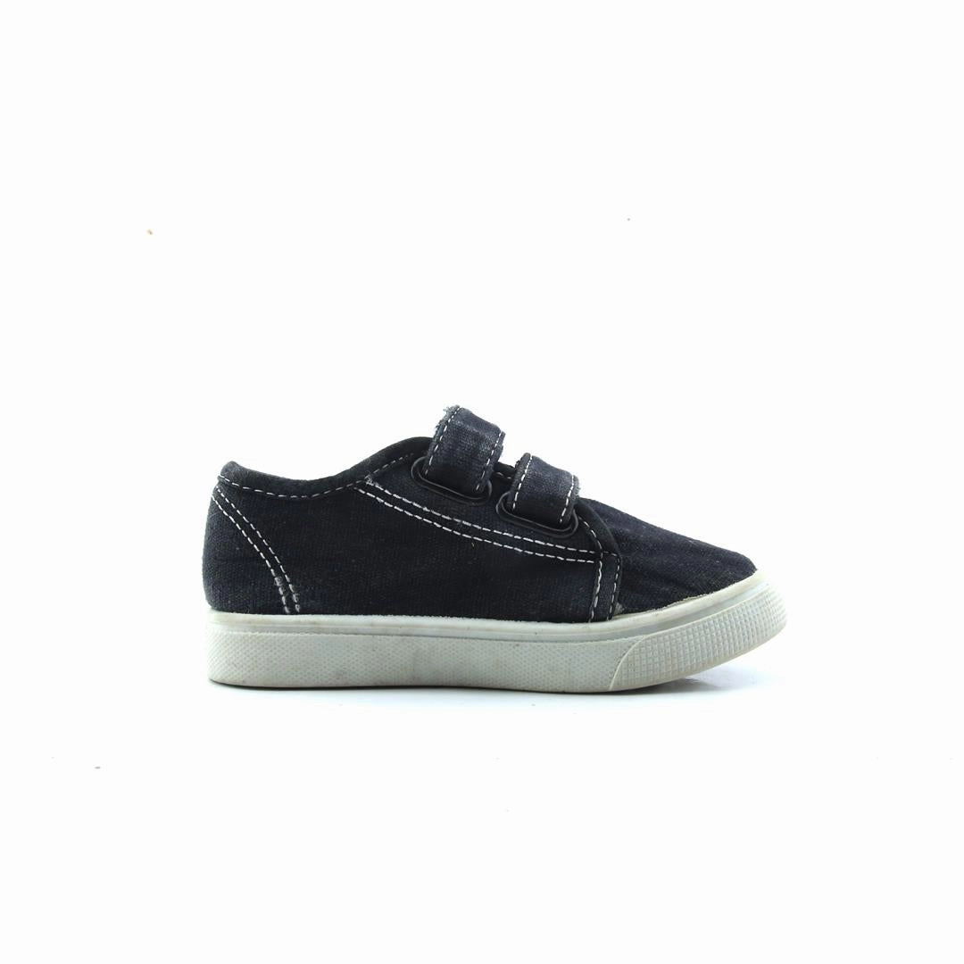 AMERICAN BRAND . classic styled shoe imagery